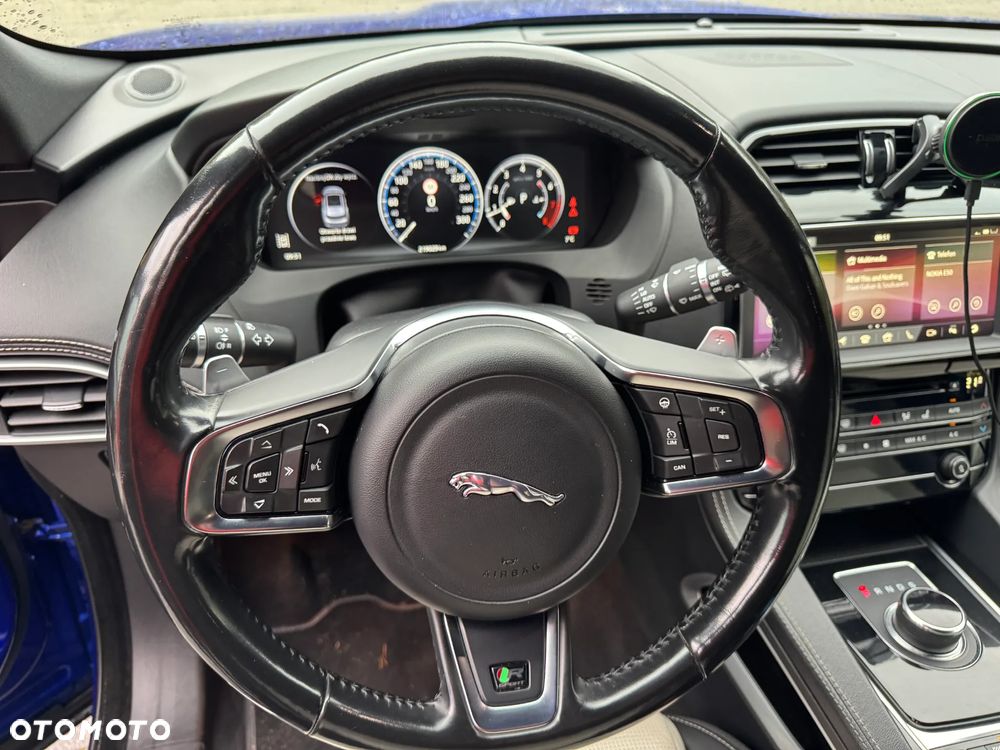 Jaguar F-Pace 2.0 i4P AWD R-Sport - 26