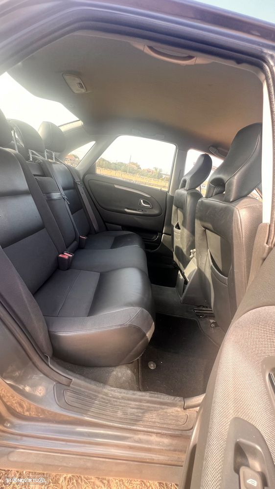 Volvo S40 1.6 - 10