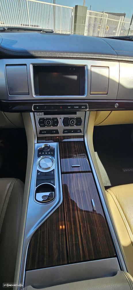 Jaguar XF 2.2 D Premium Luxury - 20