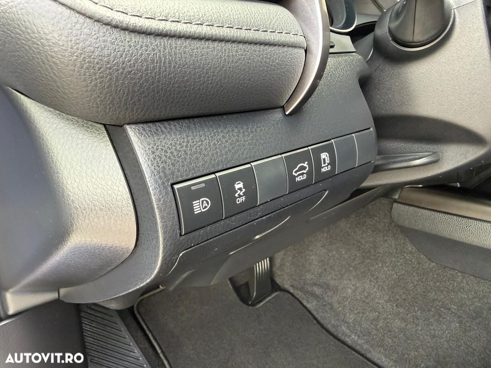 Toyota Camry 2.5 Business - 25