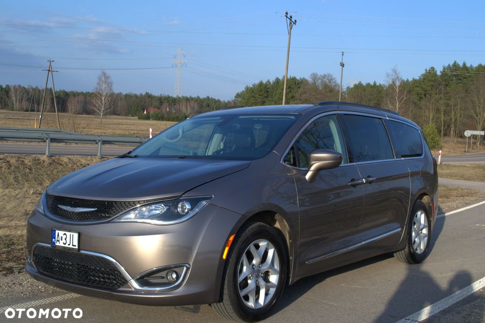 Chrysler Pacifica - 11