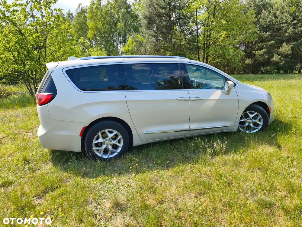 Chrysler Pacifica - 15