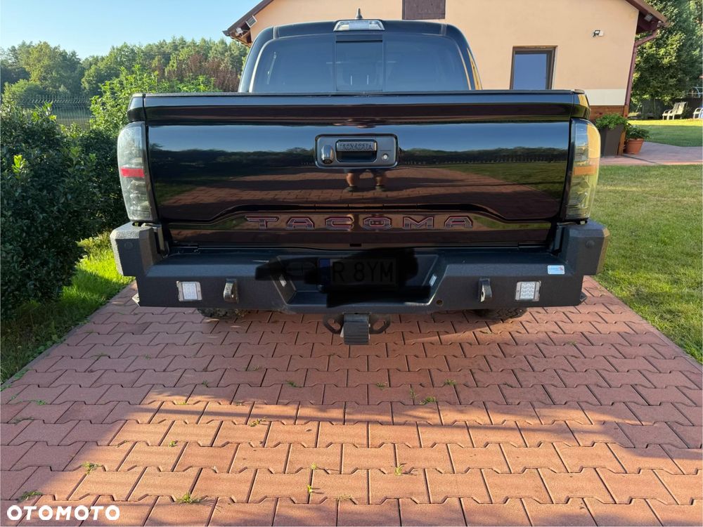Toyota Tacoma - 4