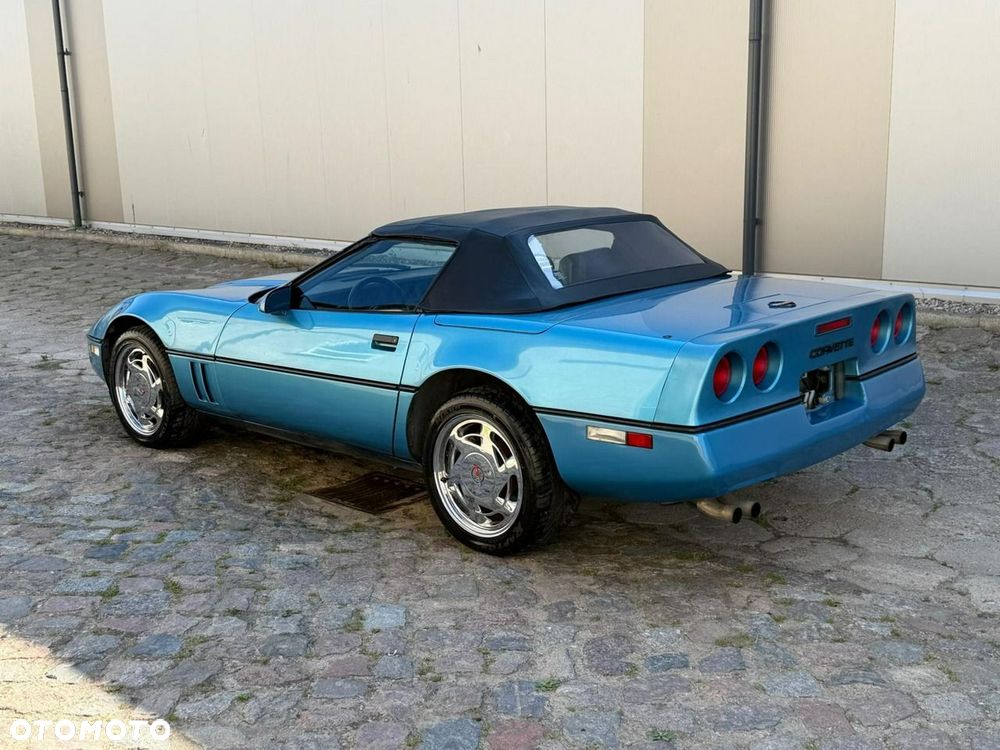 Chevrolet Corvette - 4