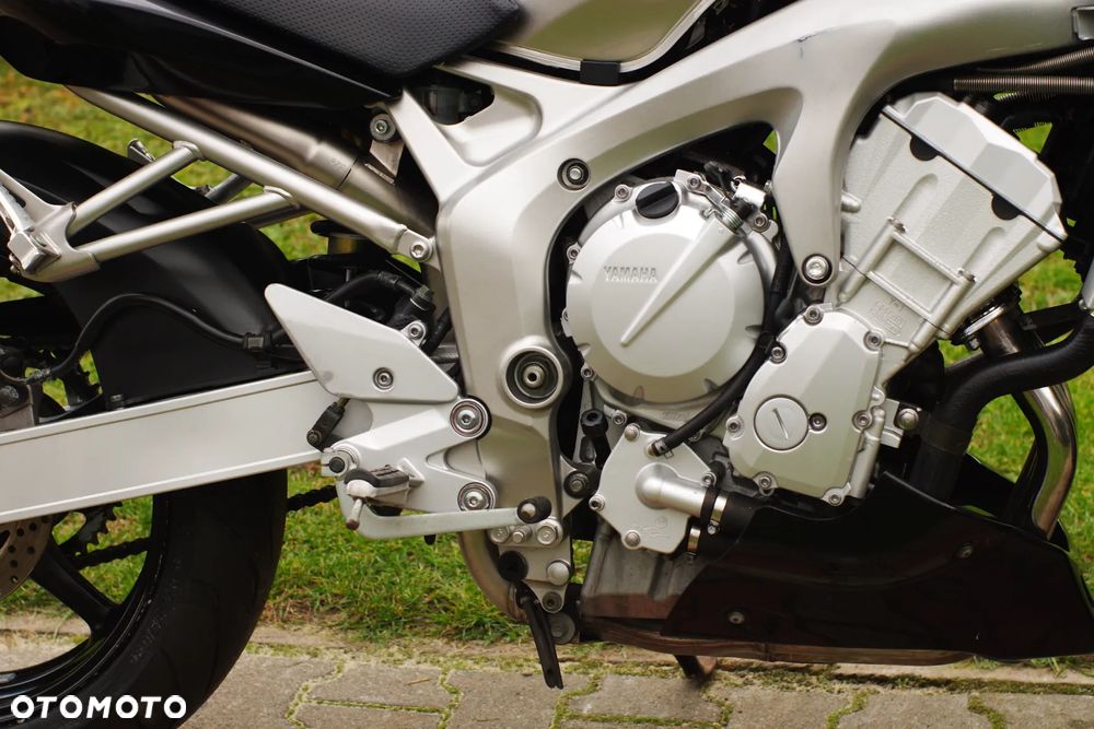 Yamaha FZ6 - 11