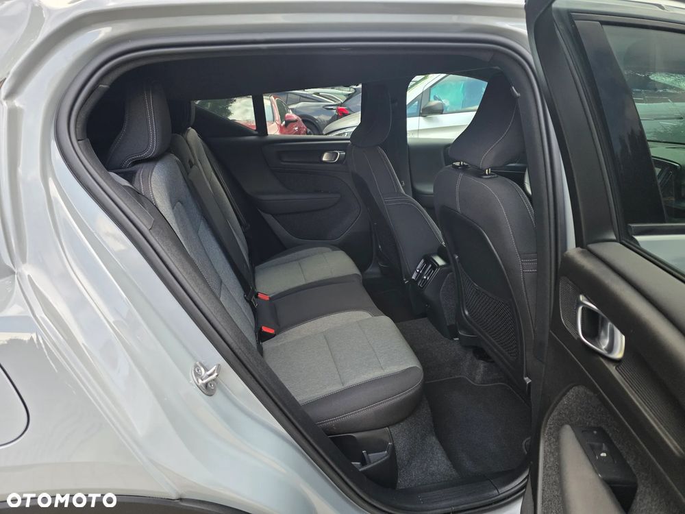 Volvo XC 40 B3 Plus Dark - 16