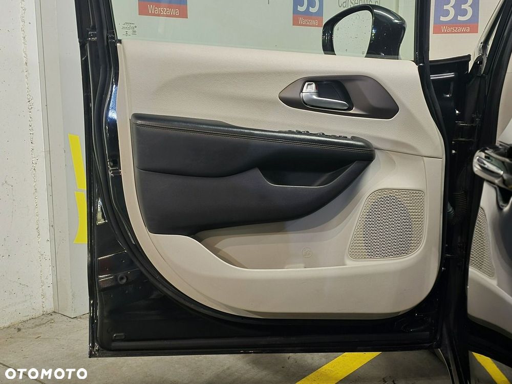 Chrysler Pacifica - 14