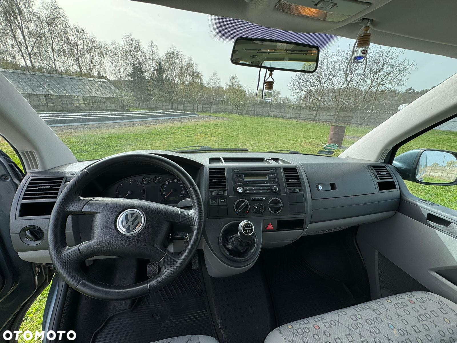 Volkswagen Caravelle - 14