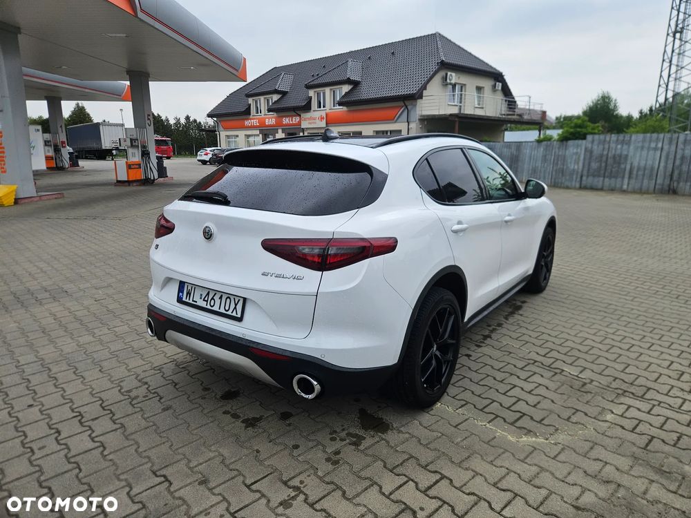Alfa Romeo Stelvio 2.0 Turbo 16V AT8-Q4 Ti - 6