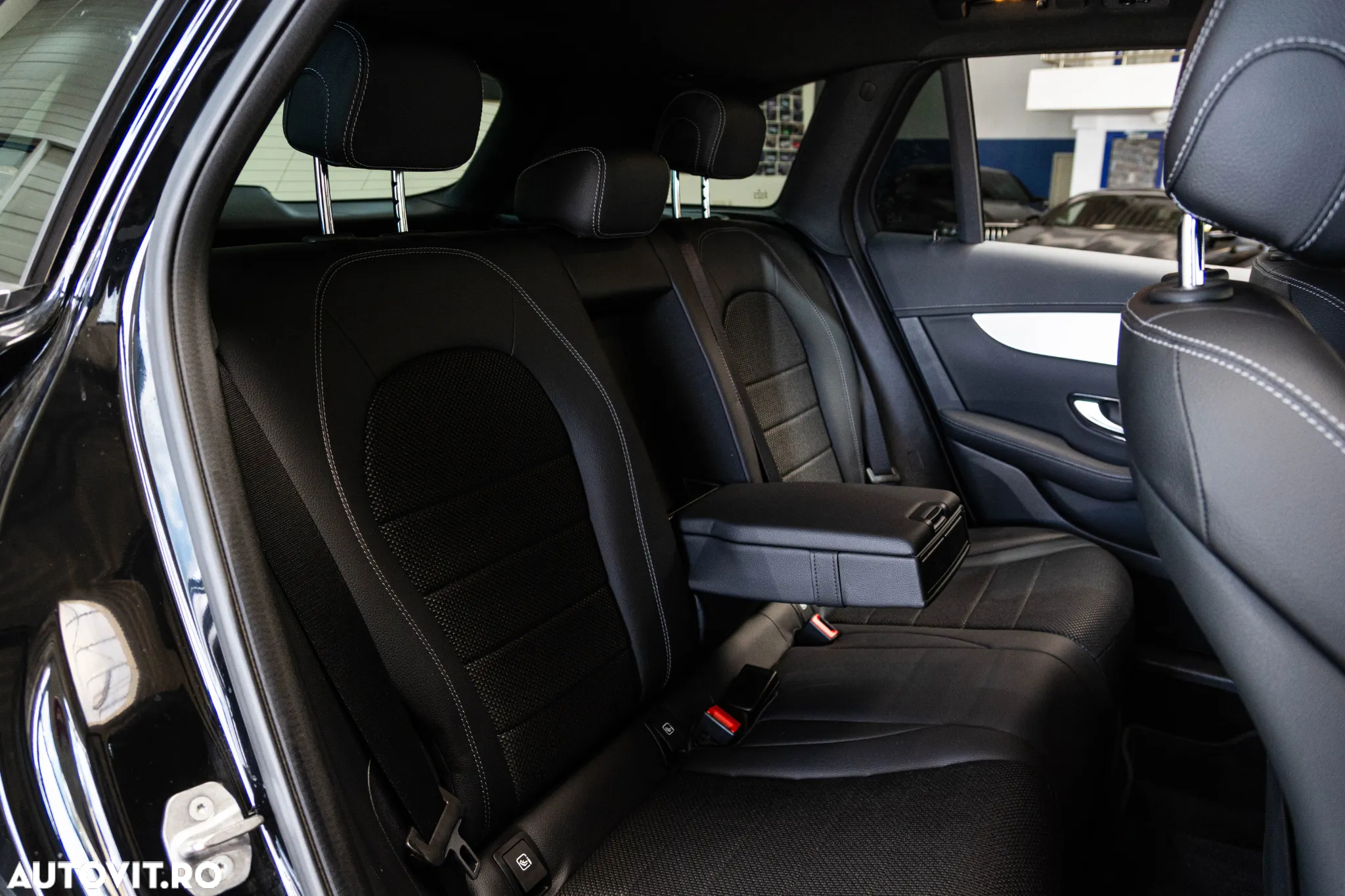 Mercedes-Benz GLC 300 d 4Matic 9G-TRONIC Exclusive - 32