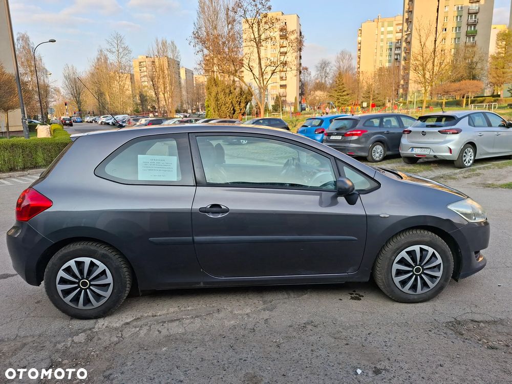 Toyota Auris 1.33 VVT-i Terra - 4