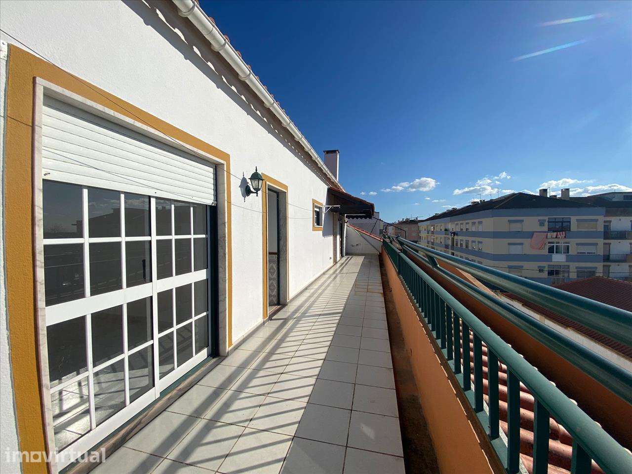 Apartamento T3 com Espaçosa Varanda e Excelente Localização no Pinhal - Grande imagem: 3/31