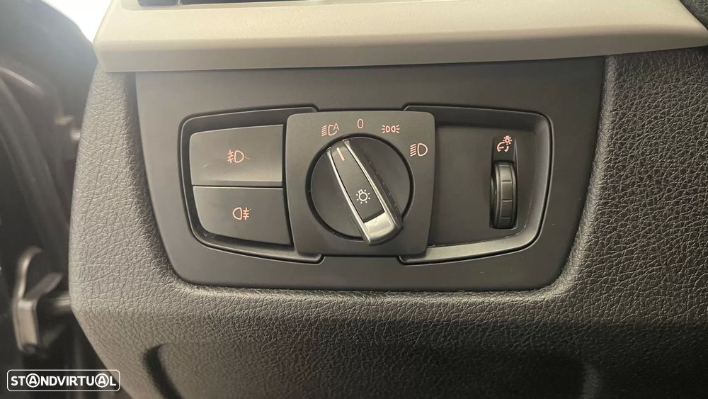 BMW 318 d Touring Line Modern - 33