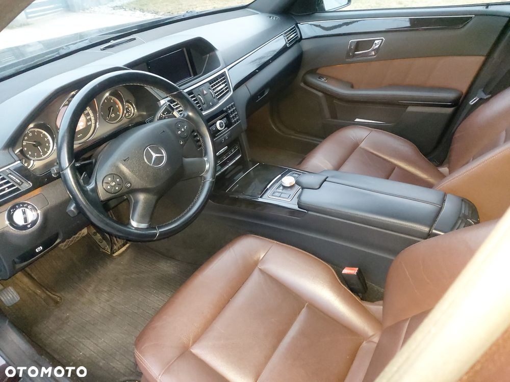 Mercedes-Benz Klasa E 300 CDI DPF BlueEFFICIENCY 7G-TRONIC Avantgarde - 10