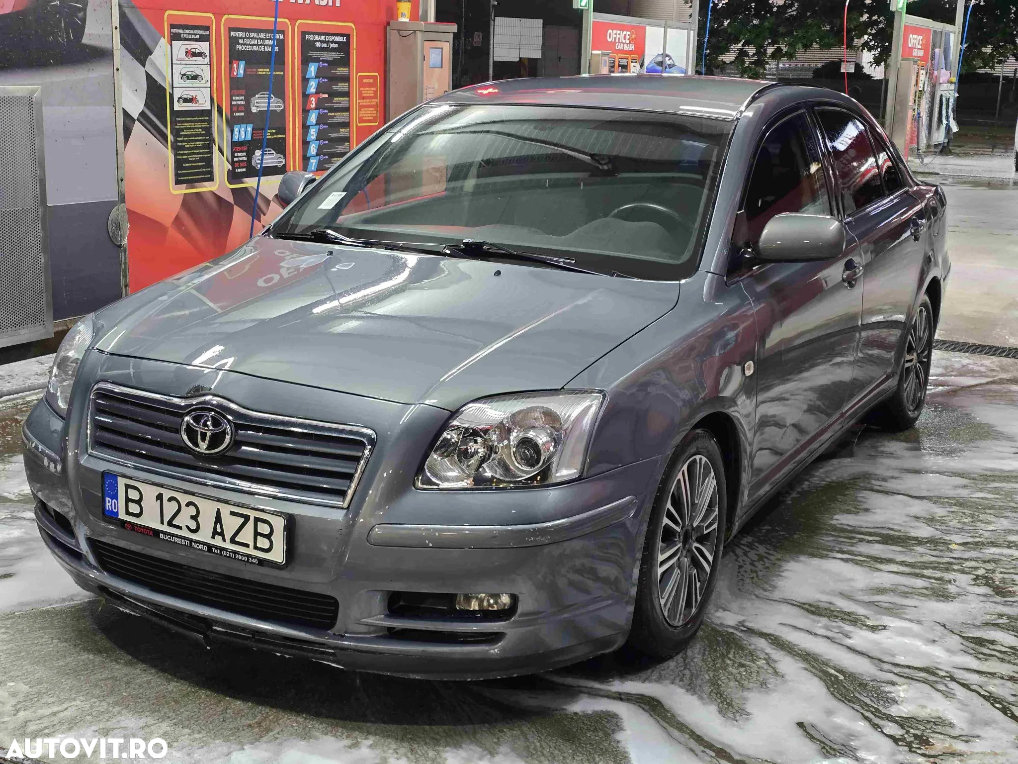 Toyota Avensis 1.8 Sdn. Aut Sol - 4