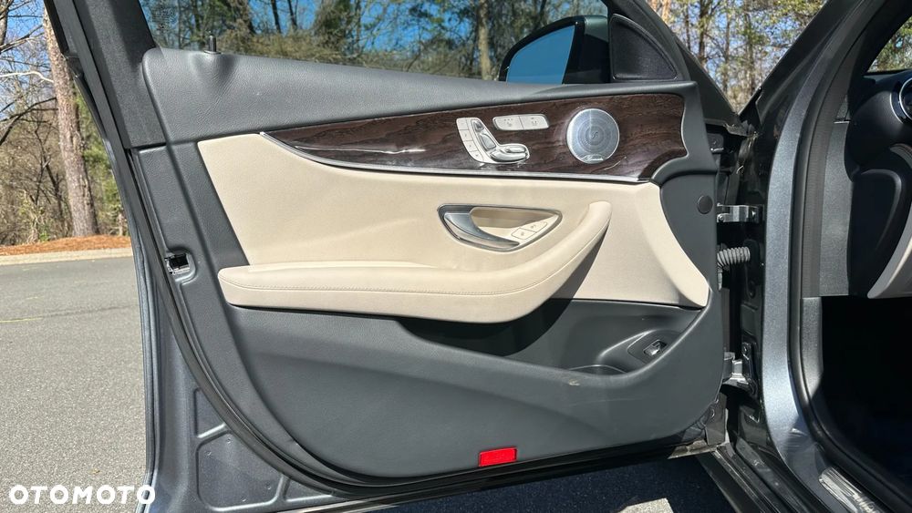 Mercedes-Benz Klasa E - 28