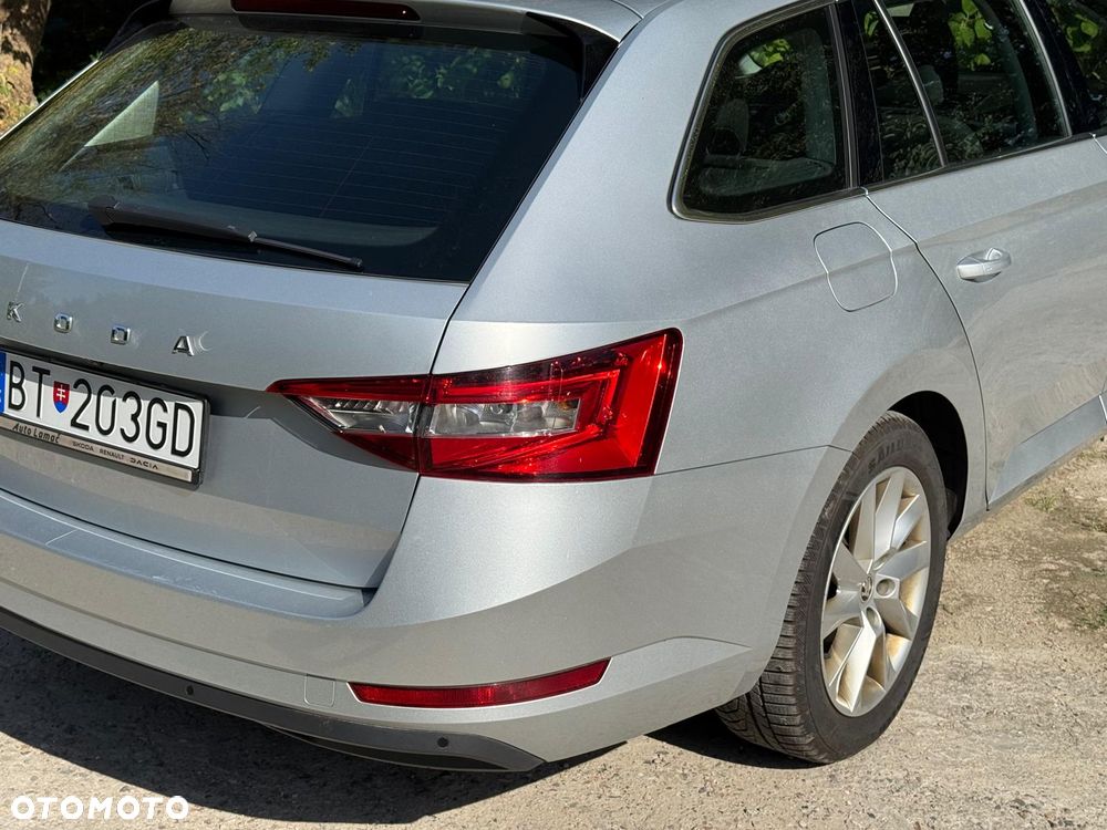 Skoda Superb 2.0 TDI SCR Ambition DSG - 37