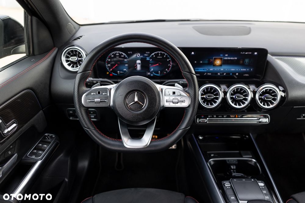 Mercedes-Benz GLA 250 8G-DCT AMG Line - 19