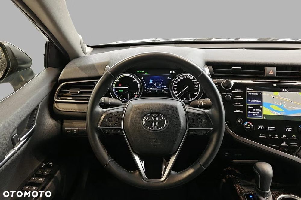Toyota Camry Executive - 11