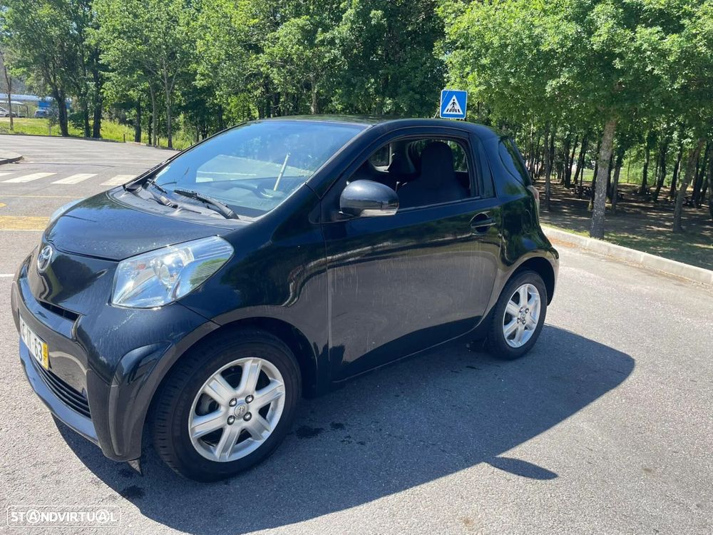 Toyota iQ - 10