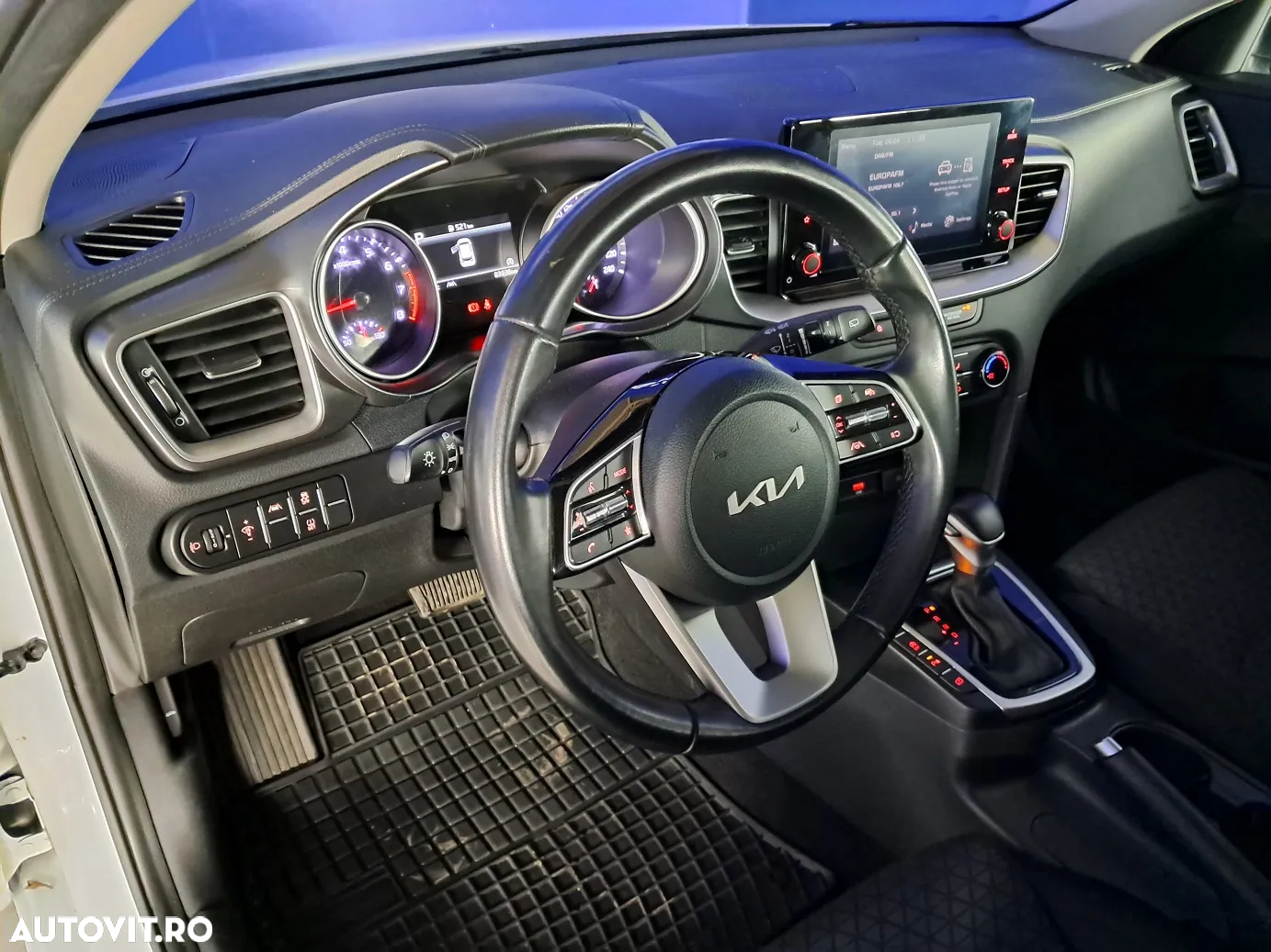 Kia Ceed - 10