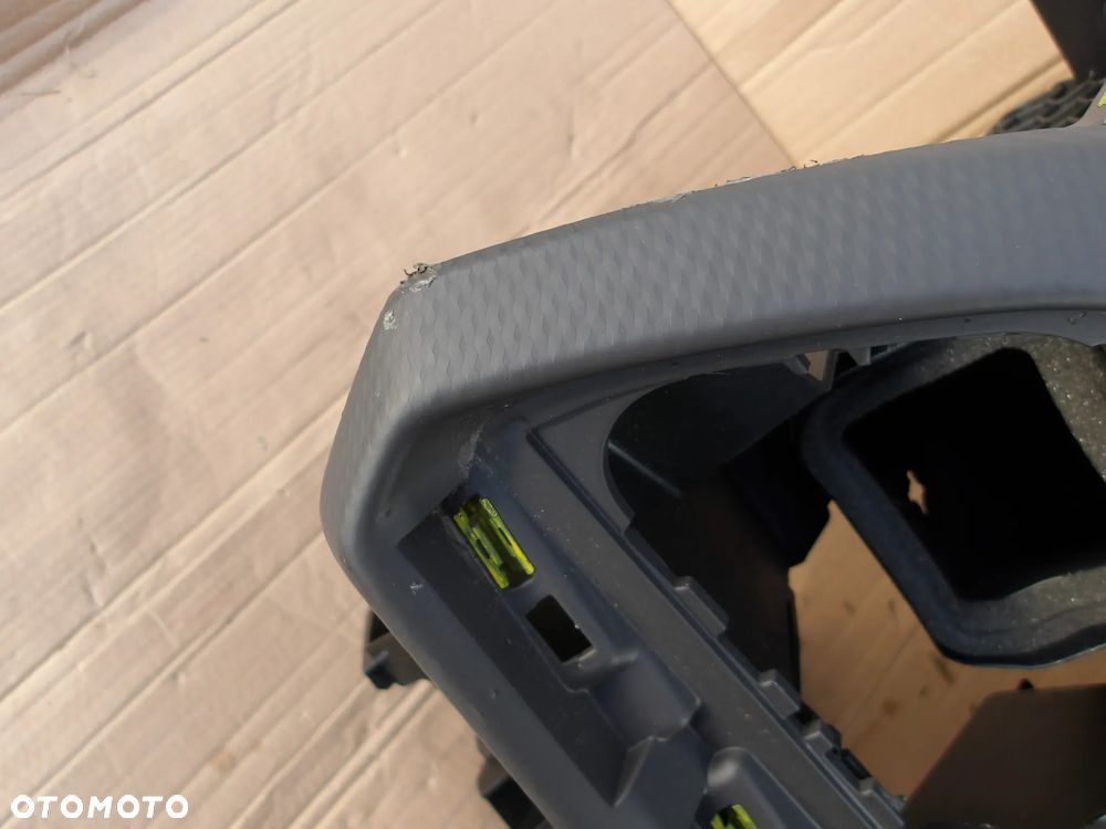 DESKA KONSOLA VW T7 7T1857003M - 6