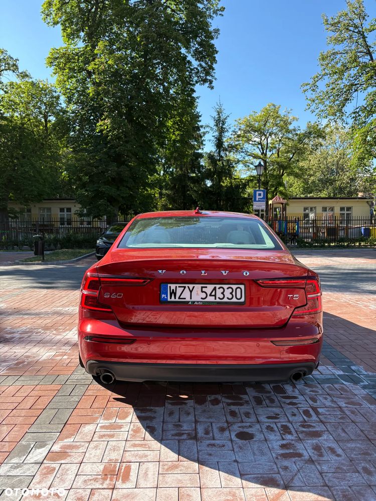 Volvo S60 T5 Momentum Pro - 2