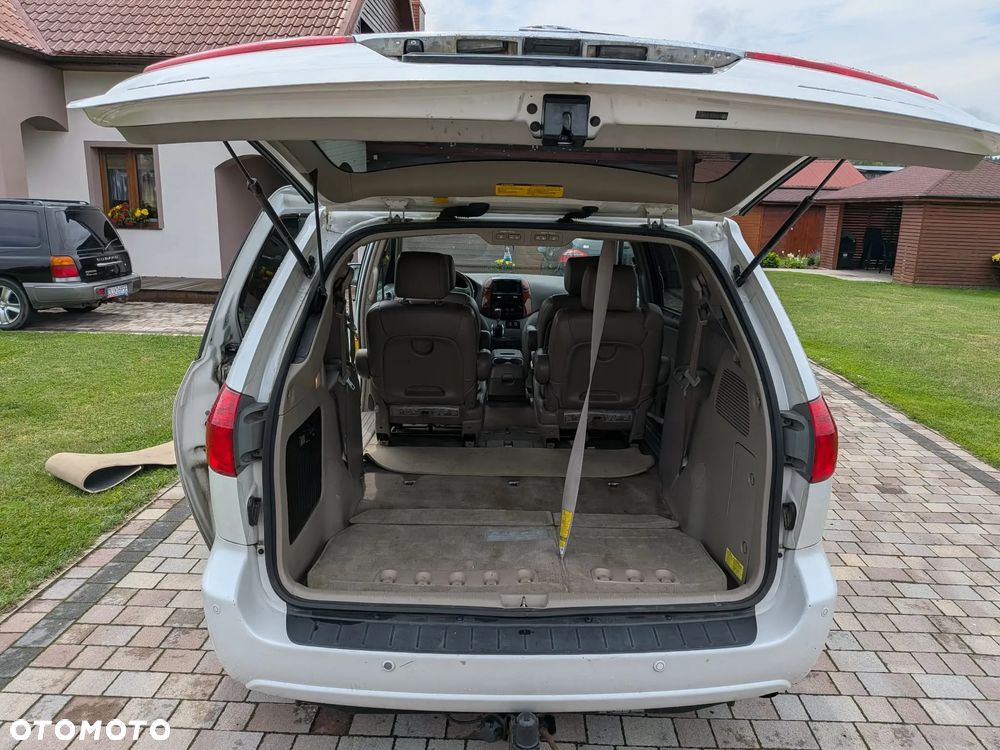 Toyota Sienna - 15