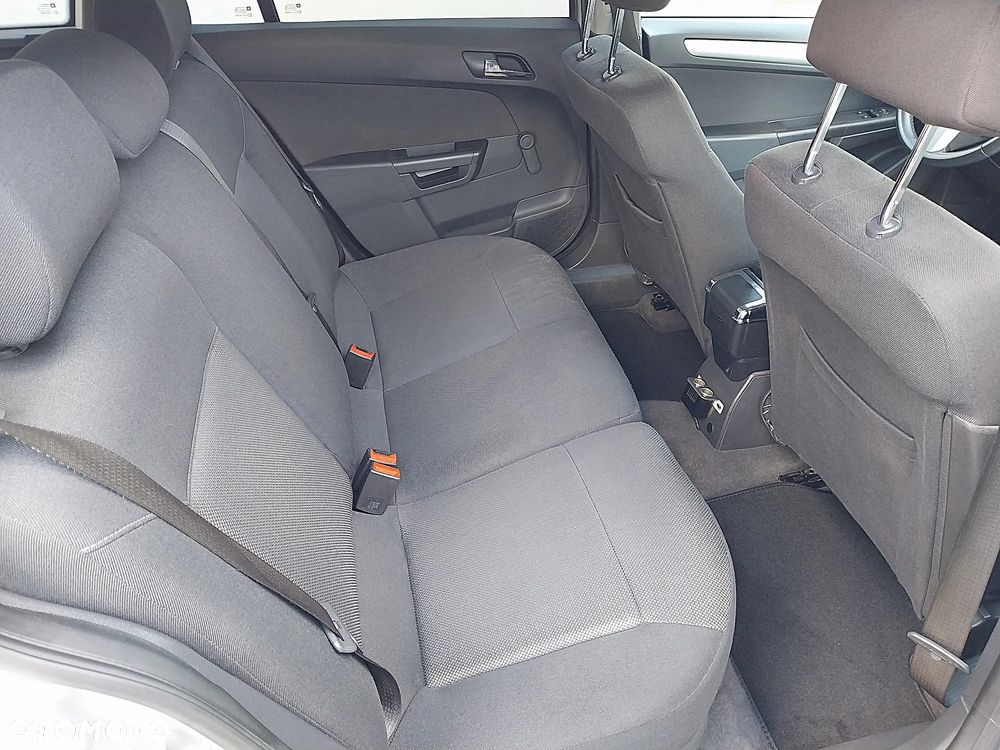 Opel Astra 1.6 Caravan Edition - 17