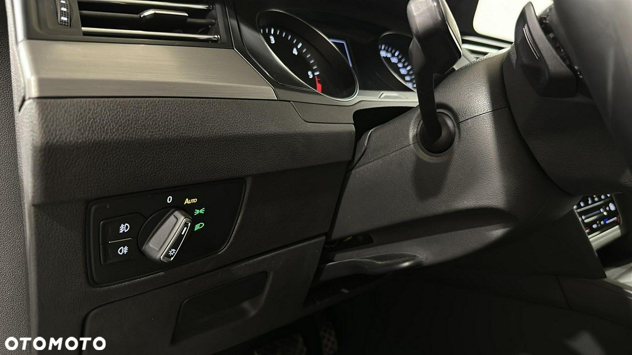 Volkswagen Passat - 24