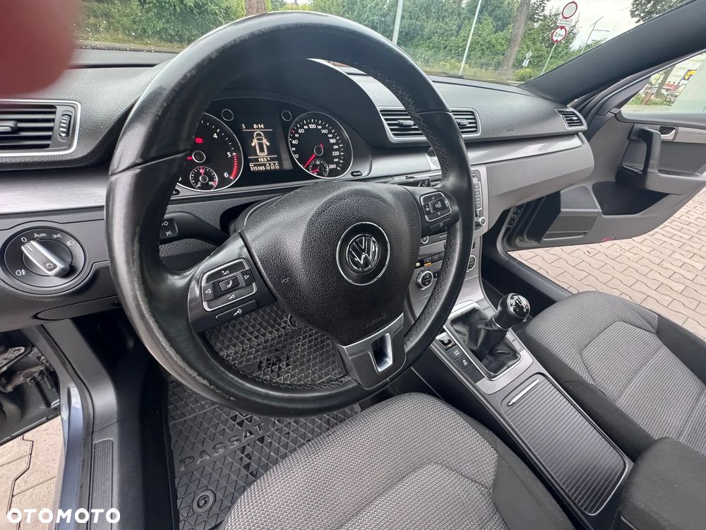 Volkswagen Passat - 30