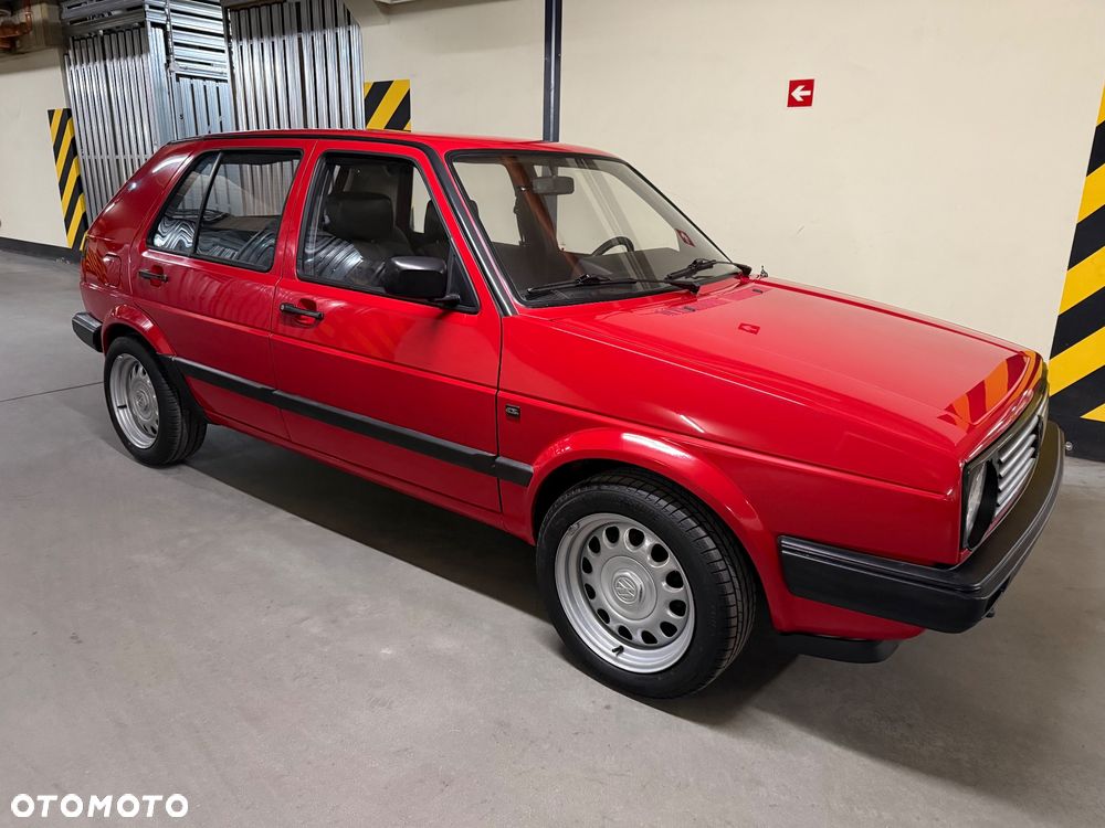 Volkswagen Golf - 1