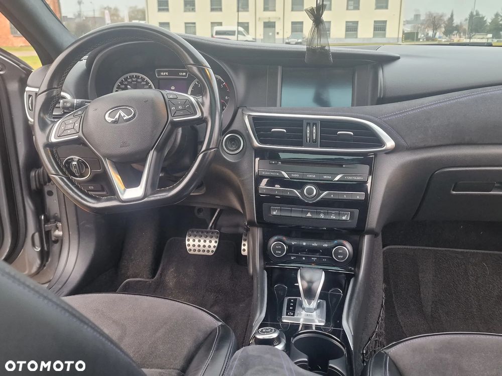 Infiniti Q30 2.2d DCT Premium Tech - 18