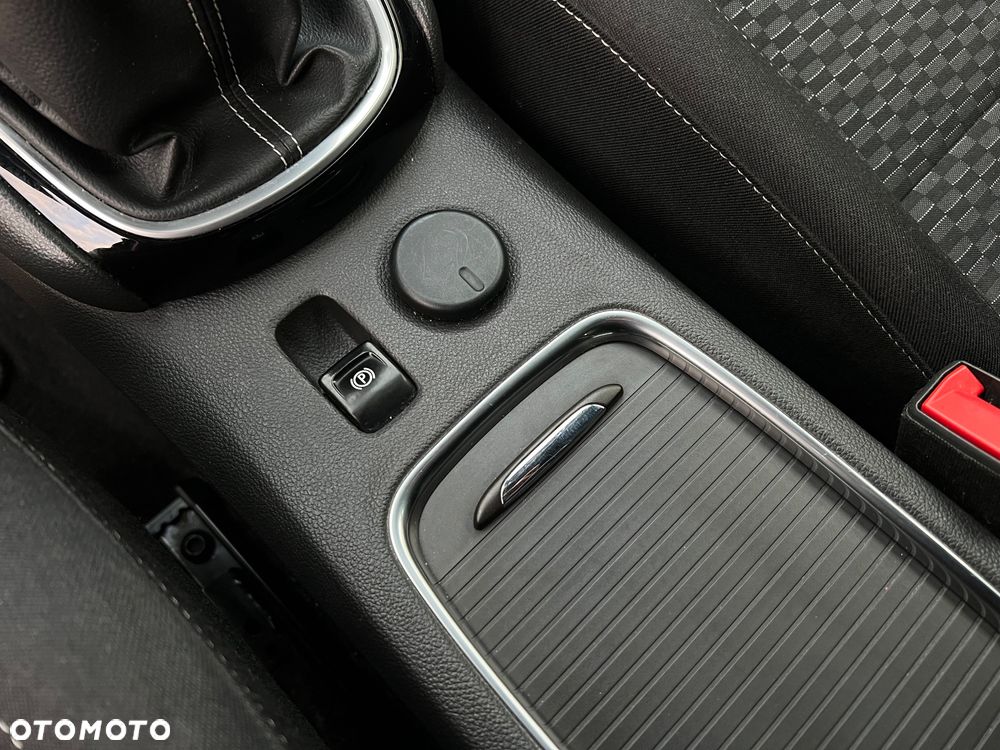 Opel Astra 1.4 T GPF Dynamic S&S - 30