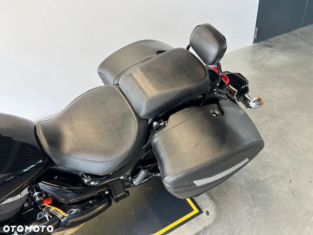 Suzuki Intruder - 12