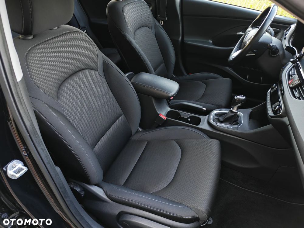 Hyundai i30 blue Kombi 1.6 CRDi Premium - 30