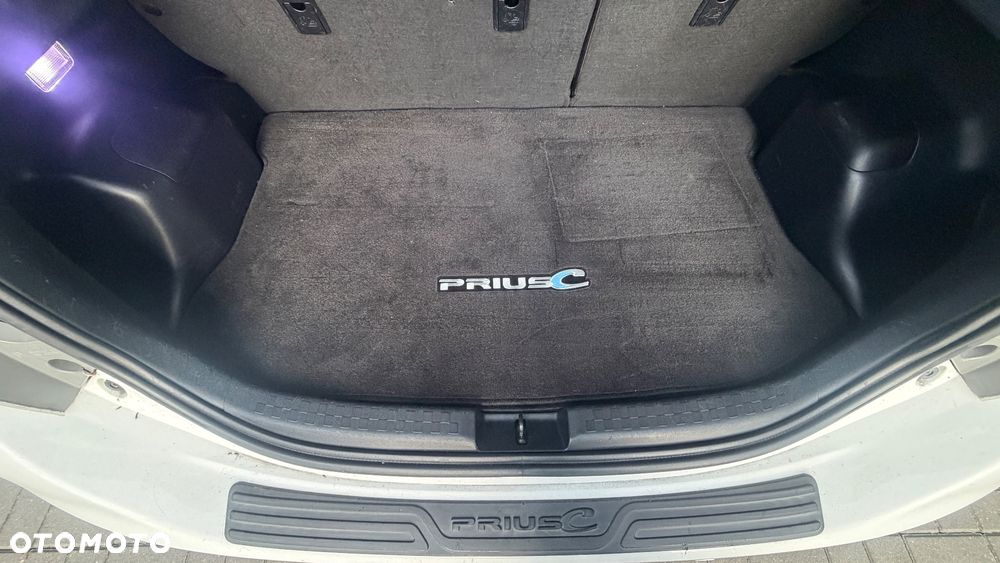 Toyota Prius (Hybrid) - 34