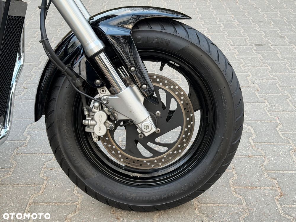 Suzuki Intruder - 10