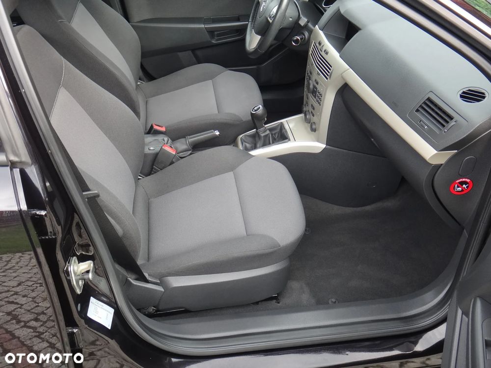 Opel Astra 1.6 Innovation - 26