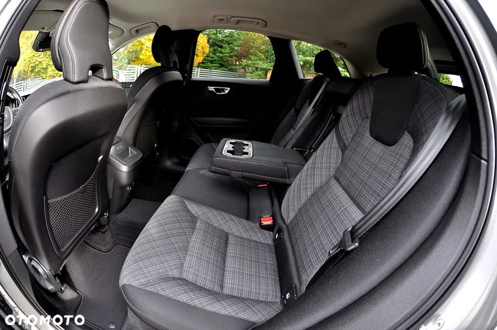 Volvo XC 60 B4 D Geartronic Momentum Pro - 19