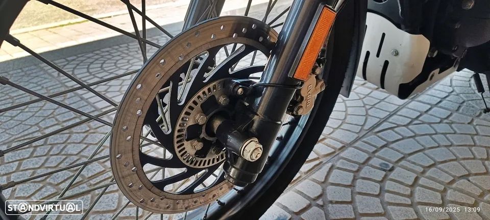 Royal Enfield Himalayan 411 - 13