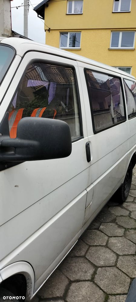 Volkswagen Caravelle - 3