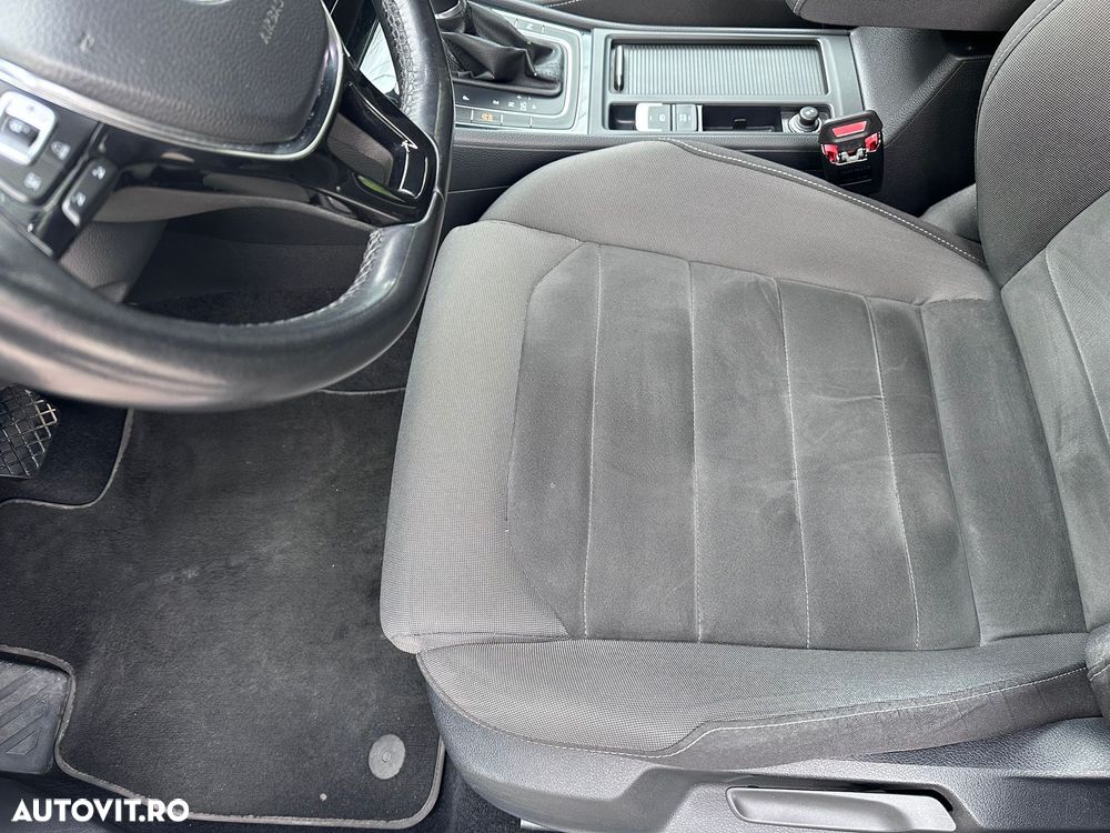 Volkswagen Golf 2.0 BlueTDI DSG Highline - 12