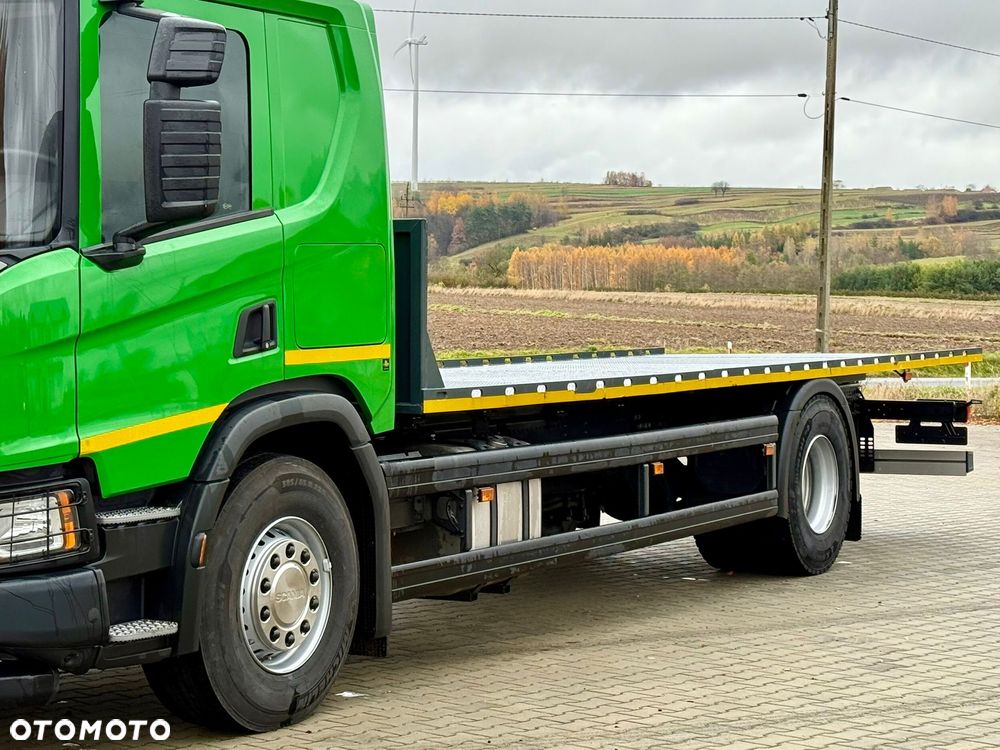 Scania P320 / PLATFORMA / NOWY / 5 TYŚ KM / SYPIALKA / 2023 ROK / CAŁA NA PODUSZKACH / 7.7 M DŁUGOŚCI / LAWETA / DO PRZEWOZU MASZYN ROLNICZYCH ITP - 16