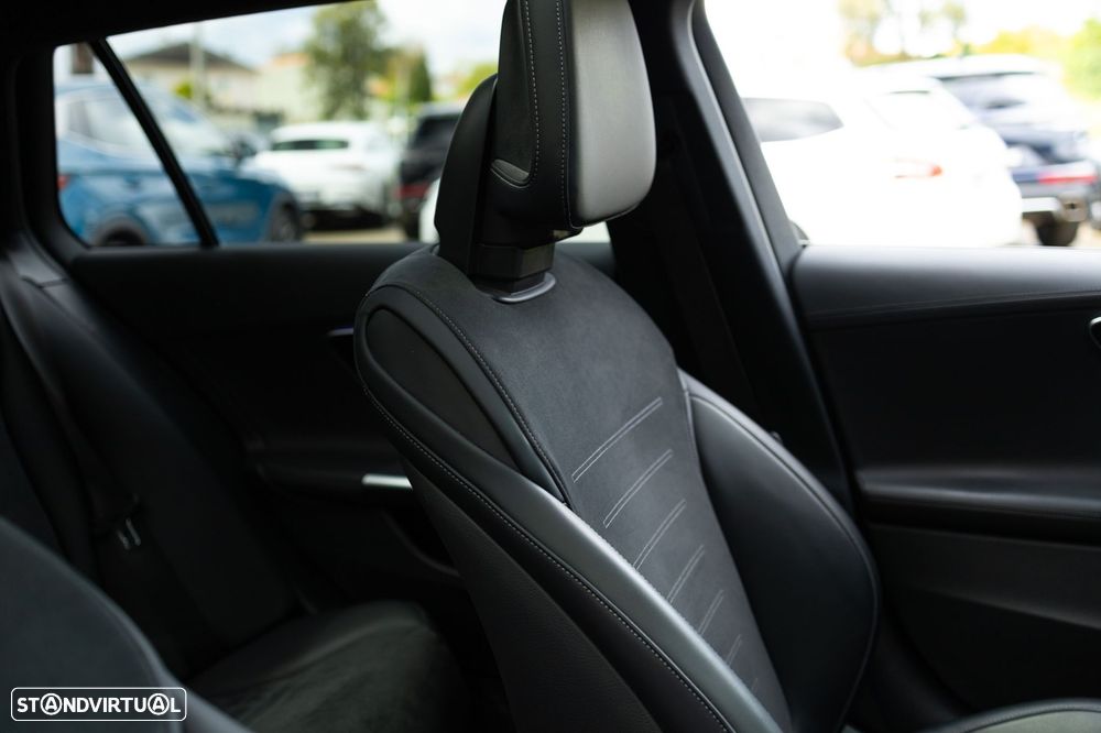 Mercedes-Benz C 300 e AMG Line - 52