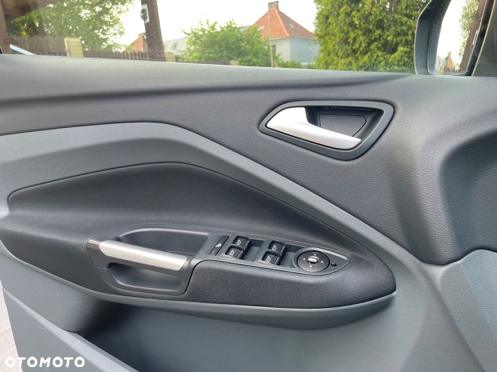 Ford Grand C-MAX - 37