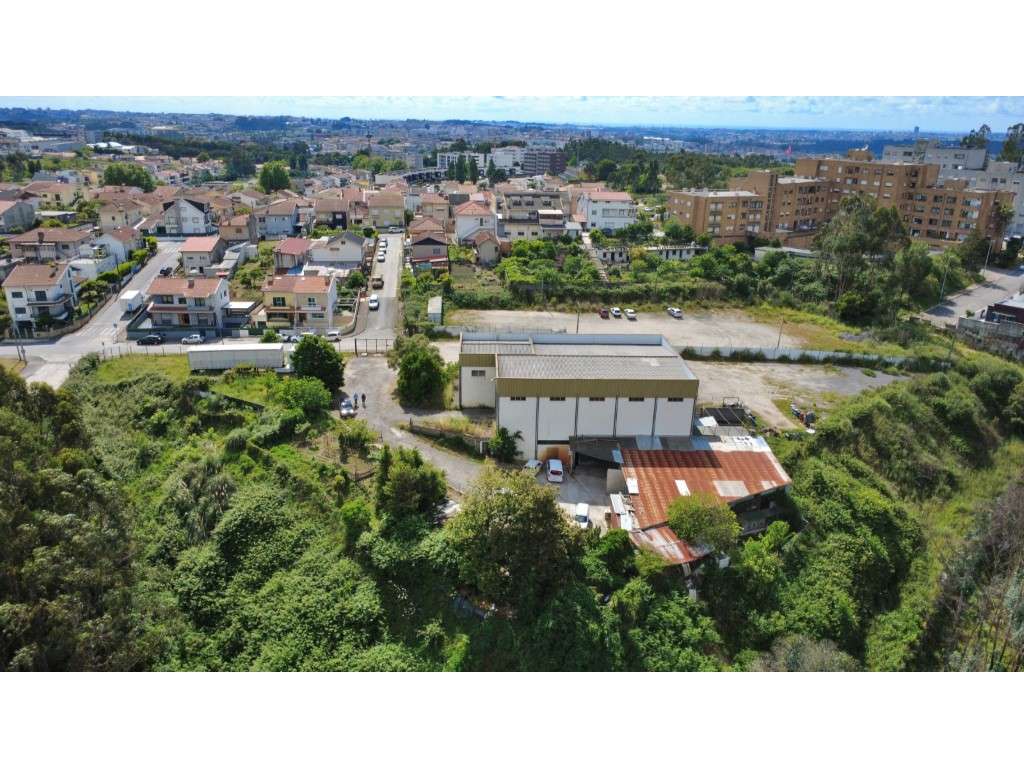 Armazém com 11.295m2 de terreno em Ermesinde - Grande imagem: 4/19