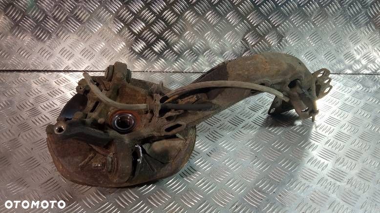 WAHACZ PIASTA LEWY TYLNY BMW E46 - 1