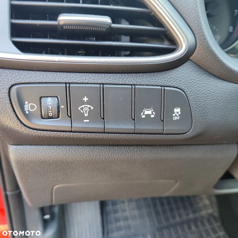 Hyundai i30 1.4 Premiere Comfort - 22