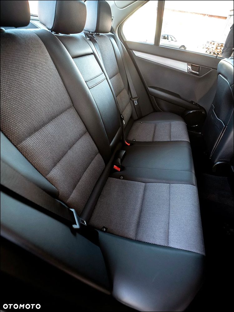 Mercedes-Benz Klasa C 180 BlueEFFICIENCY 7G-TRONIC Avantgarde - 36